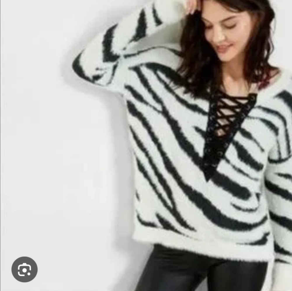ASHRO WOMEN'S ZEBRA STRIPE FUZZY SOFT SWEATER SIZE LARGE